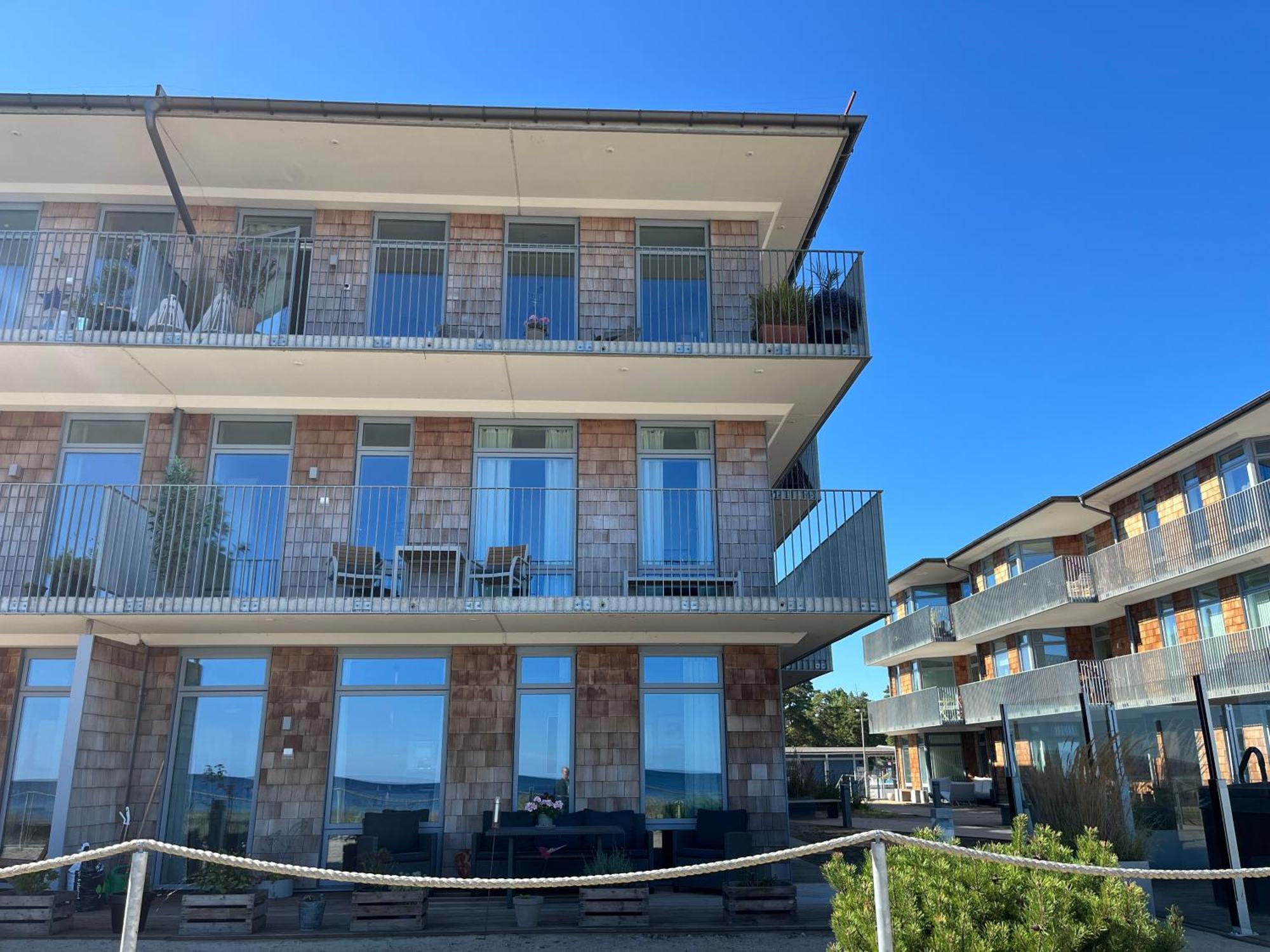 Ahusbrygga Apartment Hotel Exterior foto